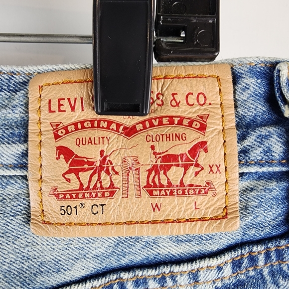 Levi's Jeans Womens 501 CT Button Fly Distressed Blue Denim Mid Rise Size 32x28 - Picture 4 of 13